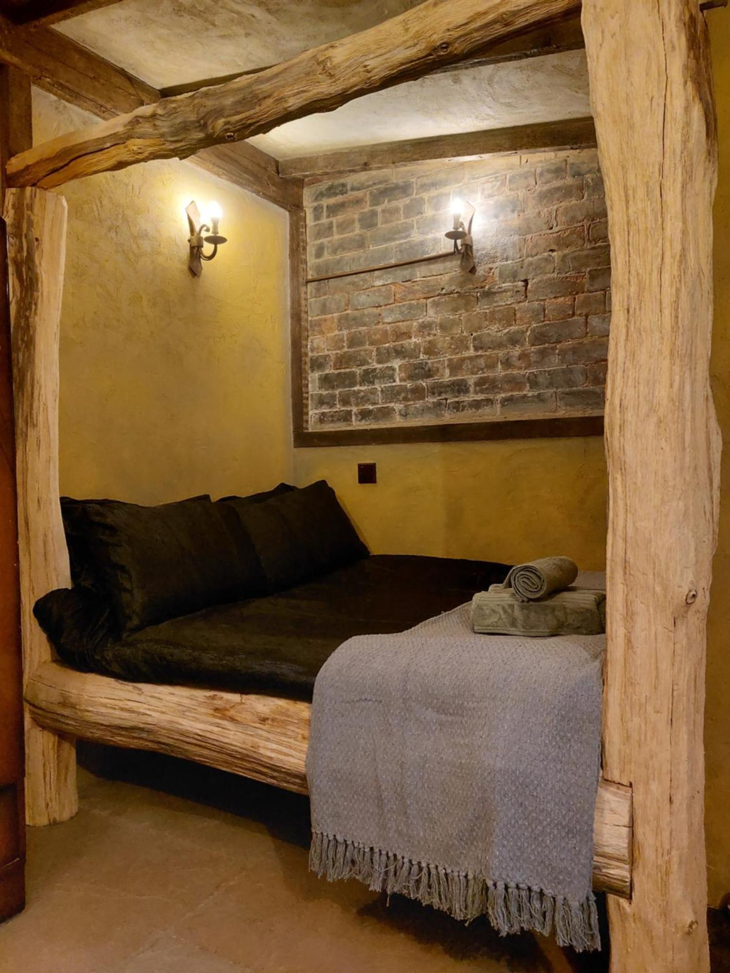 A Little Bit Of Magic - Witchcraft Hotell York Exteriör bild